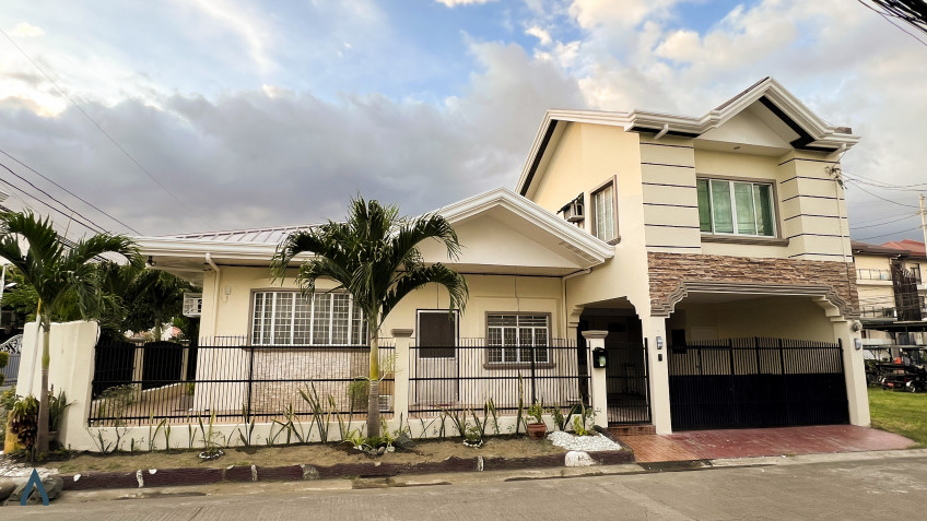 Furnished 5-Bedroom Residence With Parking - Multinational Village Parañaque