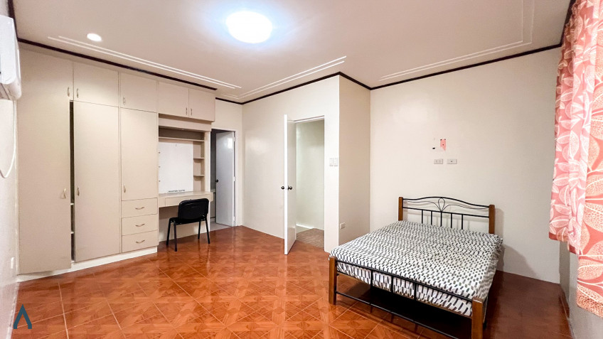 Furnished 5-Bedroom Residence With Parking - Multinational Village Parañaque