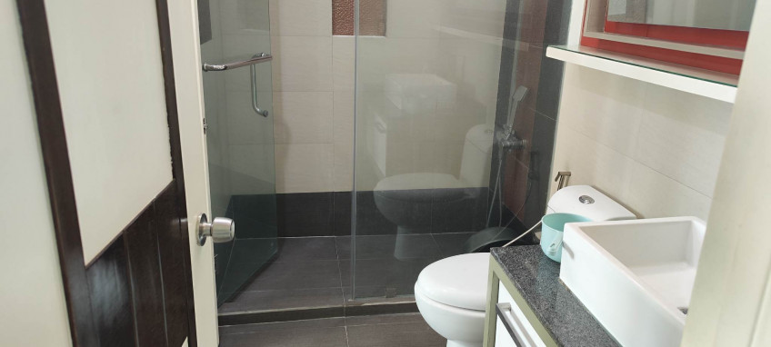 Renaissance 2000 1 BR In Meralco Avenue, Pasig