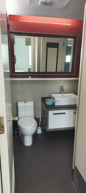 Renaissance 2000 1 BR In Meralco Avenue, Pasig