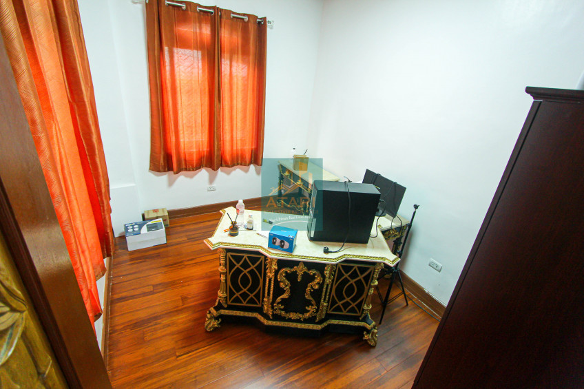 Spacious 4BR Haven: Prime House & Lot In Goldenville, Banawa Cebu City For Sale