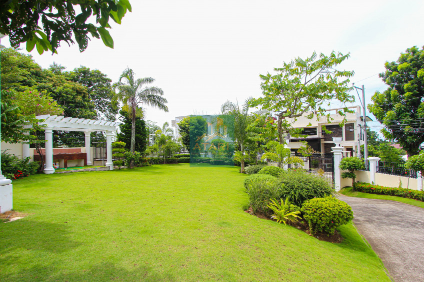 Exquisite 6-Bedroom Haven With Pool At Royale Cebu Estate For Sale