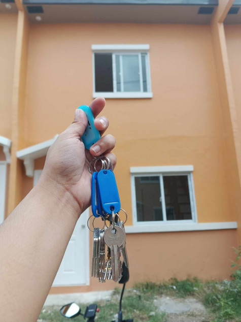 Rush Sale: Pasalo House And Lot In Valenzuela, Manila