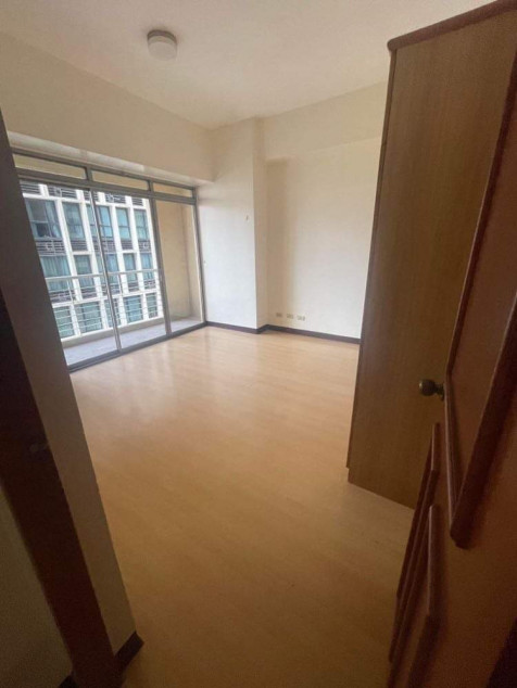 2 Bedroom Condominium Unit For Sale in Paseo Parkview Suites