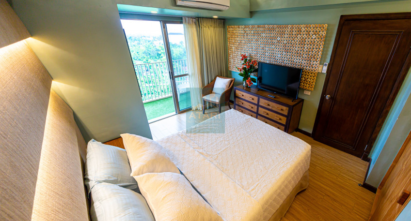 Luxurious 1-Bedroom Condo With Balcony At Movenpick Cebu