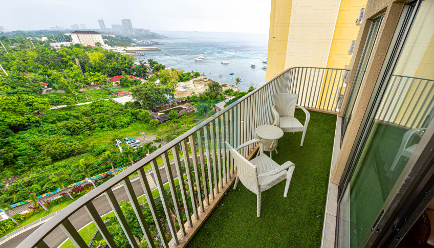 Luxurious 1-Bedroom Condo With Balcony At Movenpick Cebu