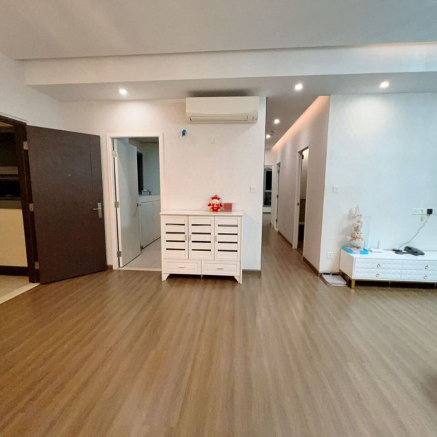 Corner 2BR Condo For Sale With Balcony In Shang Salcedo Place, Makati