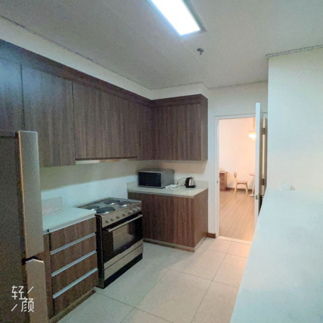 Corner 2BR Condo For Sale With Balcony In Shang Salcedo Place, Makati