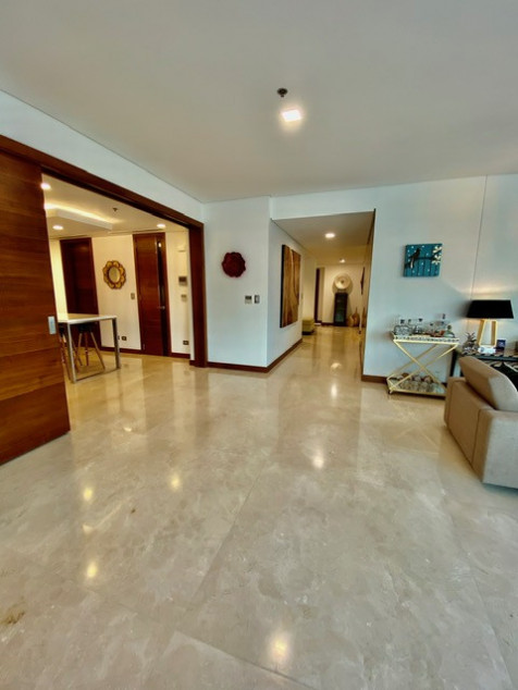 3BR With Balcony & Parking For Lease Or For Sale At Two Roxas Triangle Makati