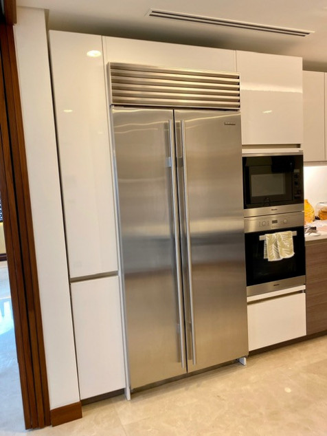 3BR With Balcony & Parking For Lease Or For Sale At Two Roxas Triangle Makati