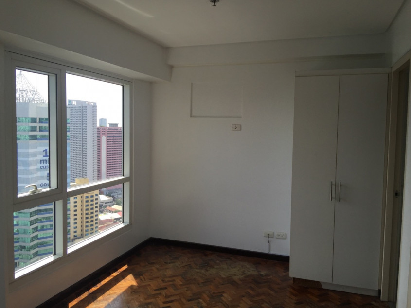 1 BR Condo Unit At The Columns Ayala, Makati