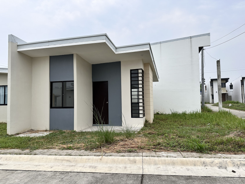 For Sale/Pasalo - Bungalow House & Lot (Corner Unit) In Pampanga