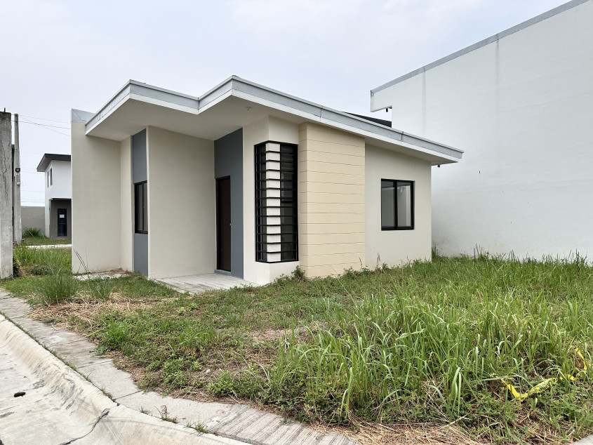 For Sale/Pasalo - Bungalow House & Lot (Corner Unit) In Pampanga