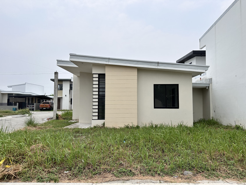 For Sale/Pasalo - Bungalow House & Lot (Corner Unit) In Pampanga