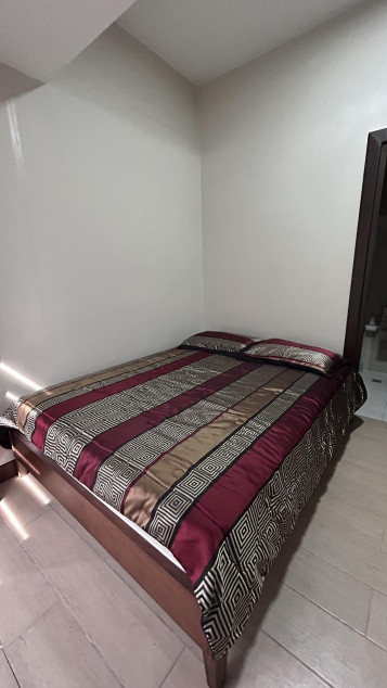 Clean Title RFO 2BR With Balcony & Parking For Sale At Three Central Salcedo Village Makati