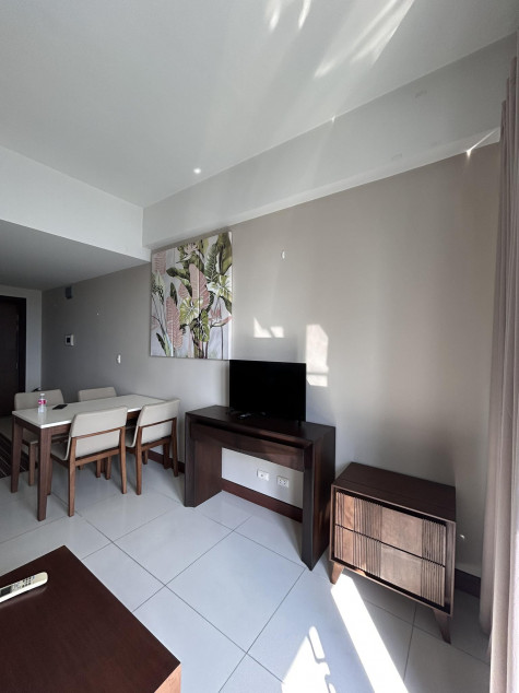 Clean Title RFO 2BR With Balcony & Parking For Sale At Three Central Salcedo Village Makati