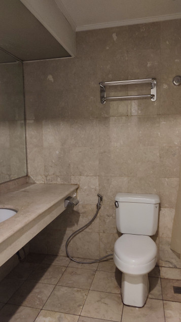 Semi Furnished Studio Unit With 2 Beds At Oxford Suites Makati