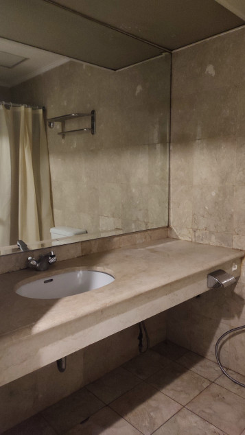 Semi Furnished Studio Unit With 2 Beds At Oxford Suites Makati