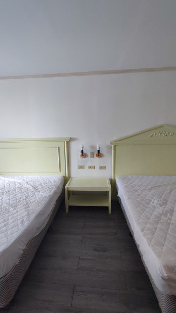 Semi Furnished Studio Unit With 2 Beds At Oxford Suites Makati