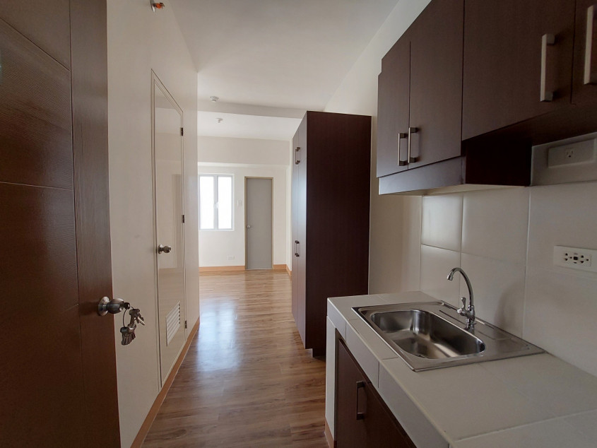 Pre-selling Condo Unit In The Heart Of Manila - The One Hidalgo