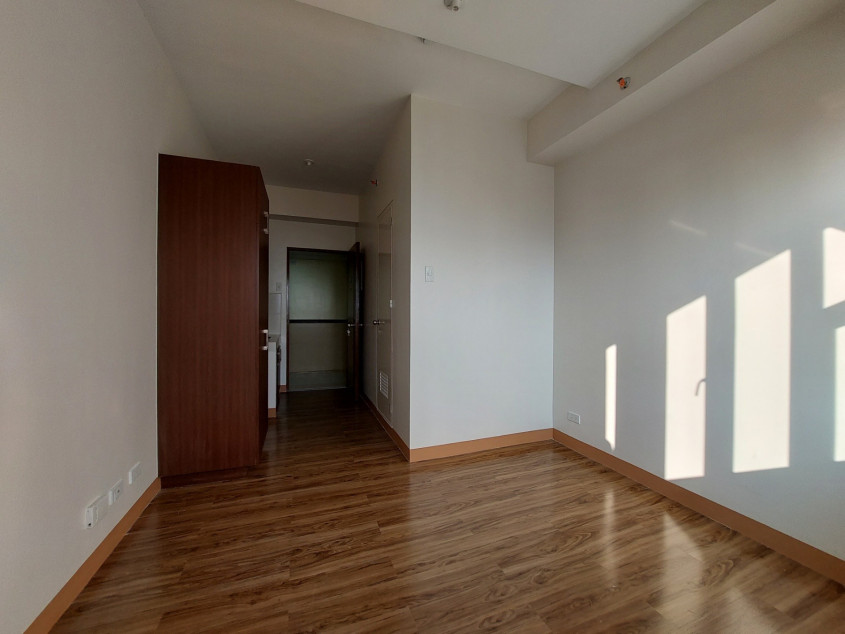 Pre-selling Condo Unit In The Heart Of Manila - The One Hidalgo