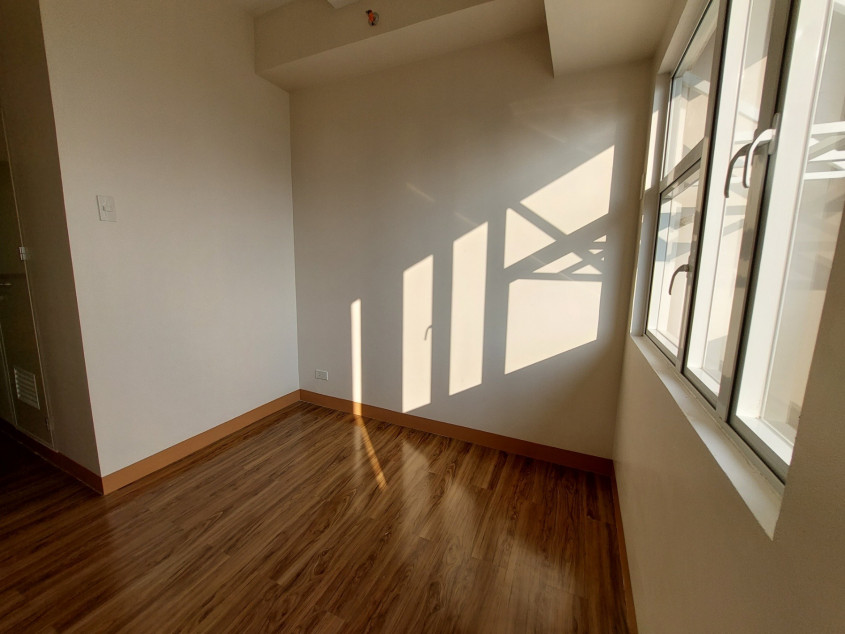 Pre-selling Condo Unit In The Heart Of Manila - The One Hidalgo