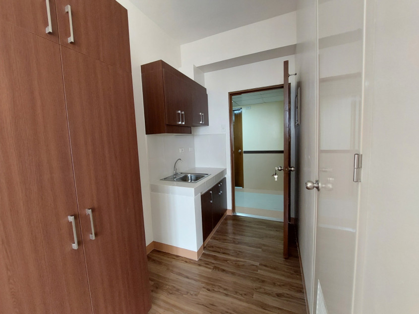 Pre-selling Condo Unit In The Heart Of Manila - The One Hidalgo