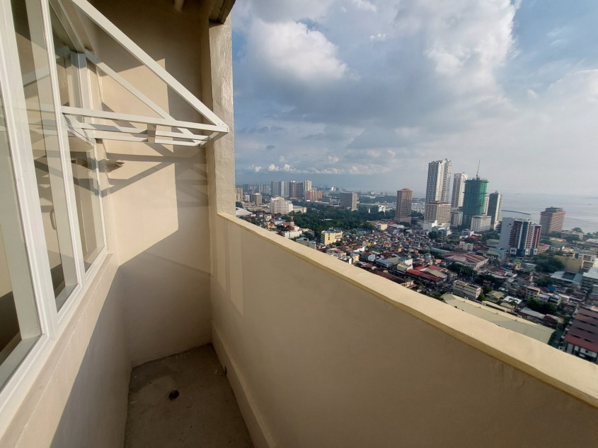 Pre-selling Condo Unit In The Heart Of Manila - The One Hidalgo