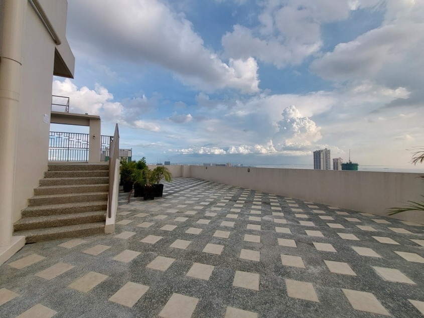 Pre-selling Condo Unit In The Heart Of Manila - The One Hidalgo