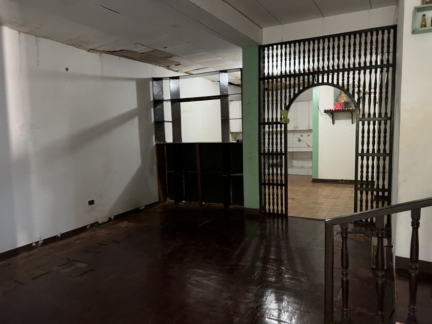 Old House And Lot For Sale In Parañaque