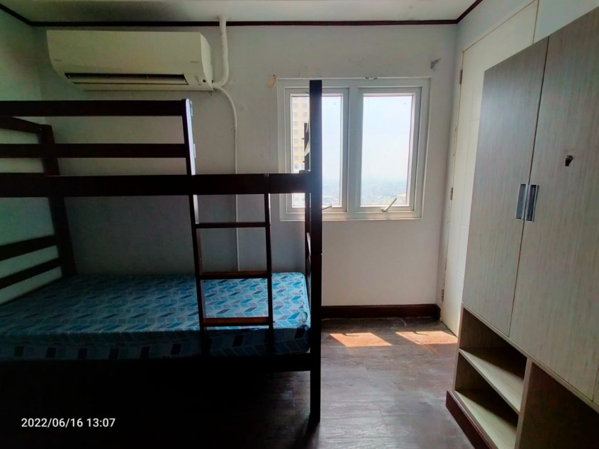 2 BR For Sale In Victoria De Makati