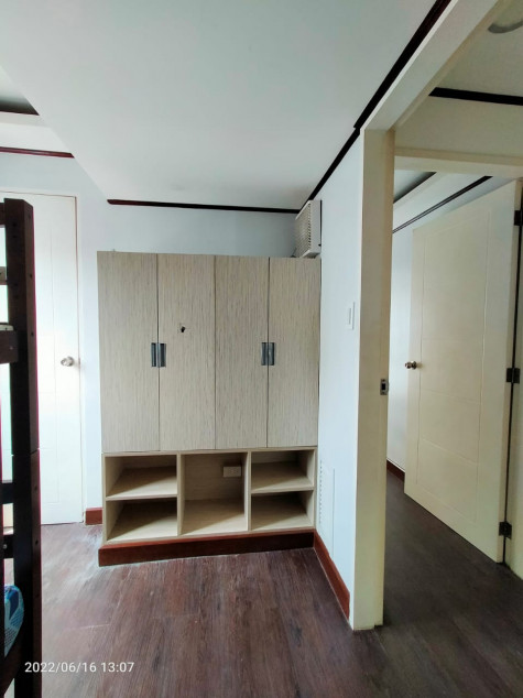 2 BR For Sale In Victoria De Makati