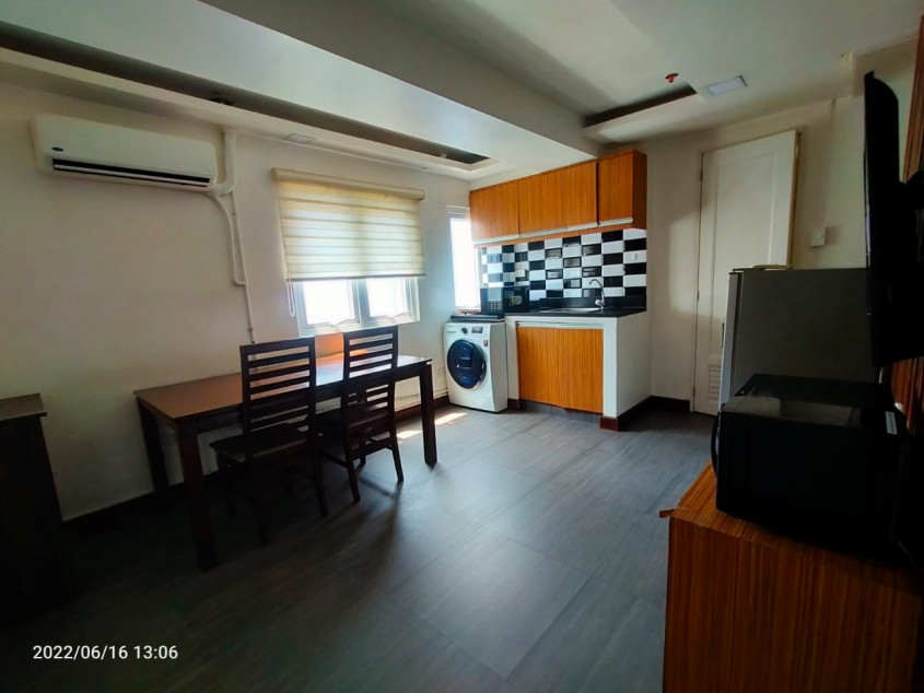 2 BR For Sale In Victoria De Makati