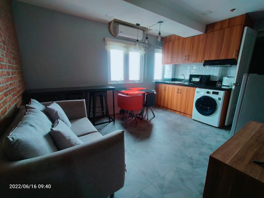 1 BR Loft Type In Victoria De Makati