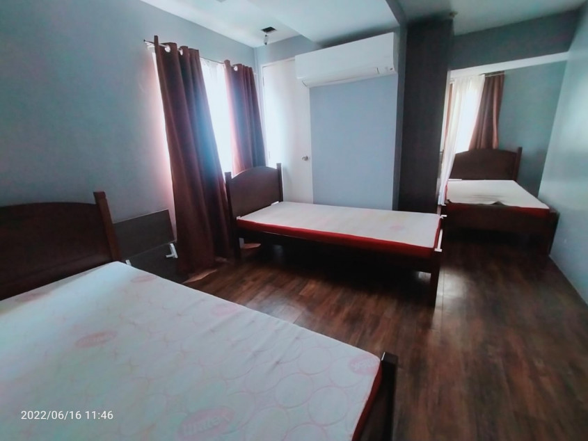 1 BR Loft Type In Victoria De Makati