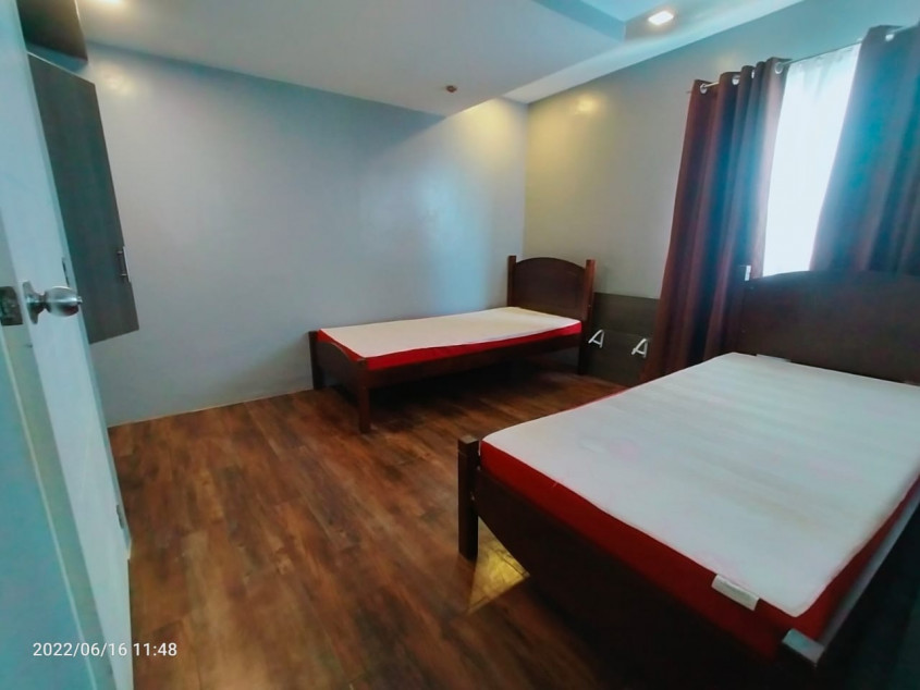 1 BR Loft Type In Victoria De Makati