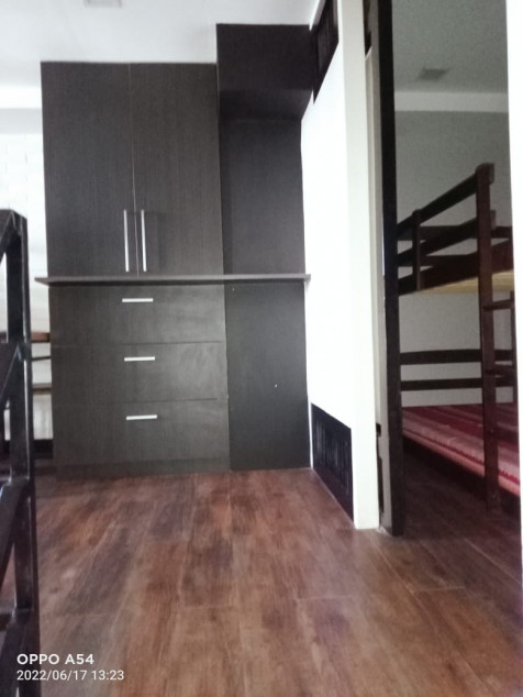 For Sale 1 BR Big Cut Unit At Victoria  De Makati