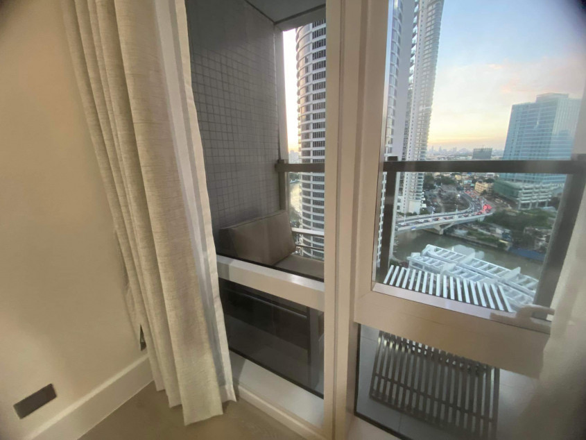 1 Bedroom Facing Amenities With 1 Parking Slot In 8 Rockwell, Makati