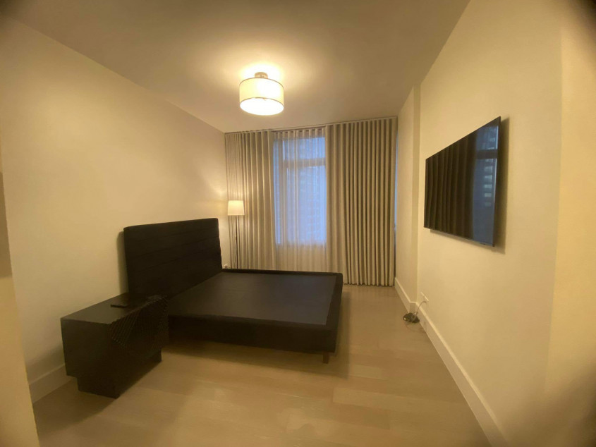 1 Bedroom Facing Amenities With 1 Parking Slot In 8 Rockwell, Makati