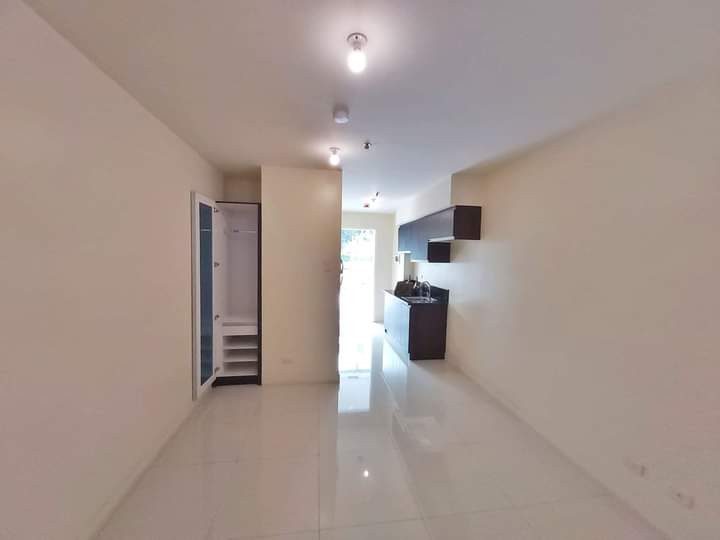 Studio Unit At Aurora Escalades Quezon City By RLC Residences