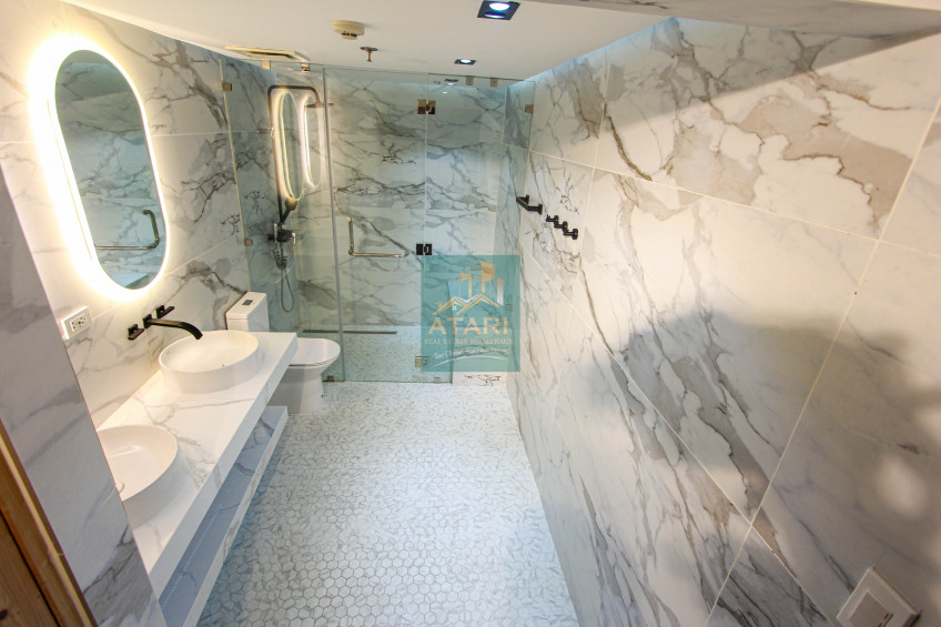 Luxurious 3BR Bi-Level Penthouse In Avalon, Cebu Business Park For Sale