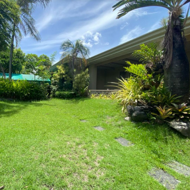 For Sale: House And Lot In Urdaneta Village Makati