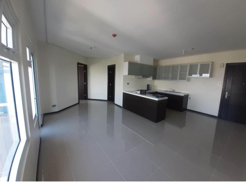 RFO 3BR With Balcony For Sale At The Trion Towers BGC Taguig