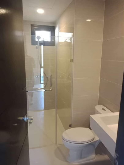 1 BEDROOM UNIT IN 81 NEWPORT BLVD. NEWPORT CITY, FACING AMENITIES