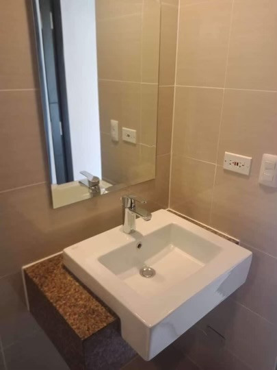 1 BEDROOM UNIT IN 81 NEWPORT BLVD. NEWPORT CITY, FACING AMENITIES