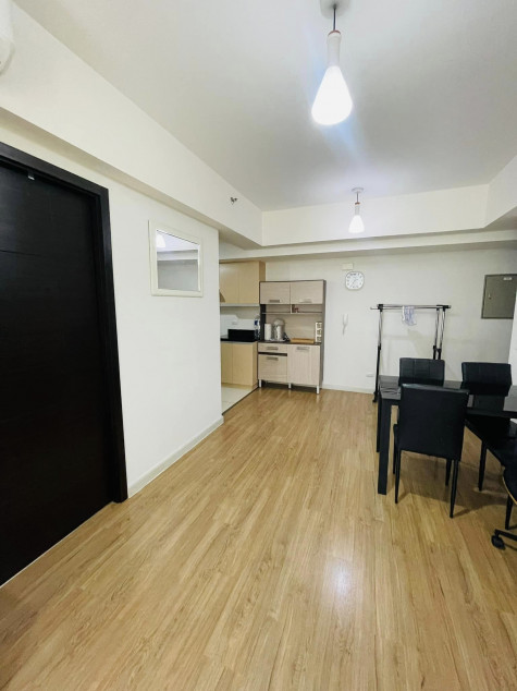 Clean Title RFO Fully Furnished 1BR With Balcony For Sale At The Lerato Makati