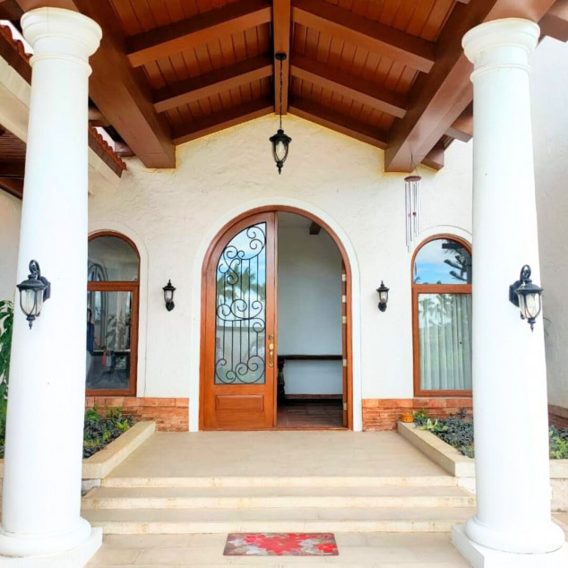 Spanish Mediterranean House & Lot for Sale  - Oahu Island South Lake Village