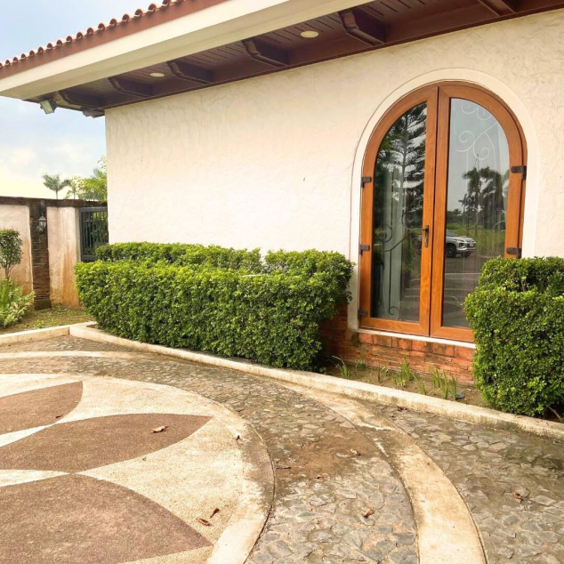 Spanish Mediterranean House & Lot for Sale  - Oahu Island South Lake Village