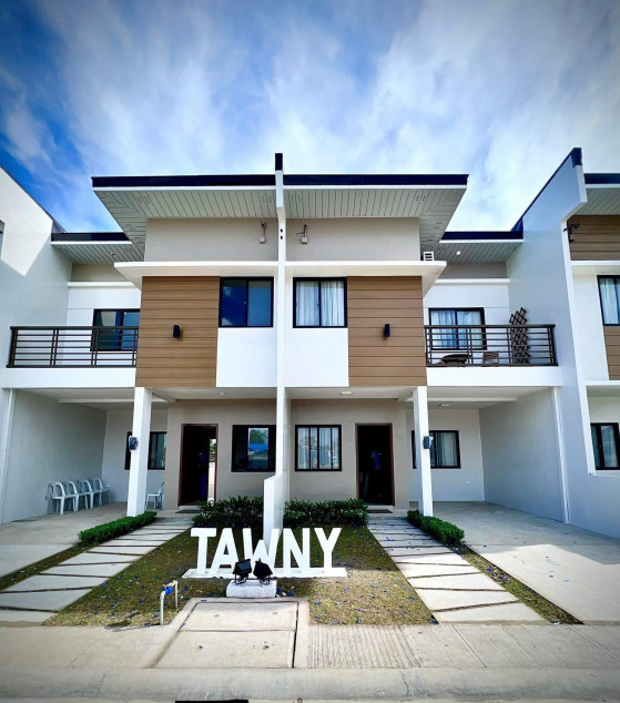 Big Townhouse in Mabalacat Near Clark For Sale