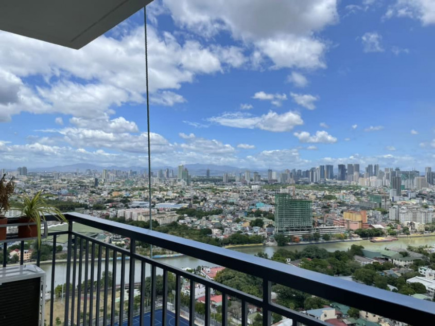 RFO 1BR w/ Balcony & Parking FOR LEASE or FOR SALE at Solstice Condominium Circuit Makati